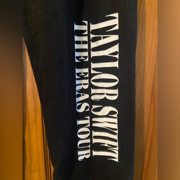 Taylor Swift The Eras Tour joggers Sz large - Picture 2 of 6
